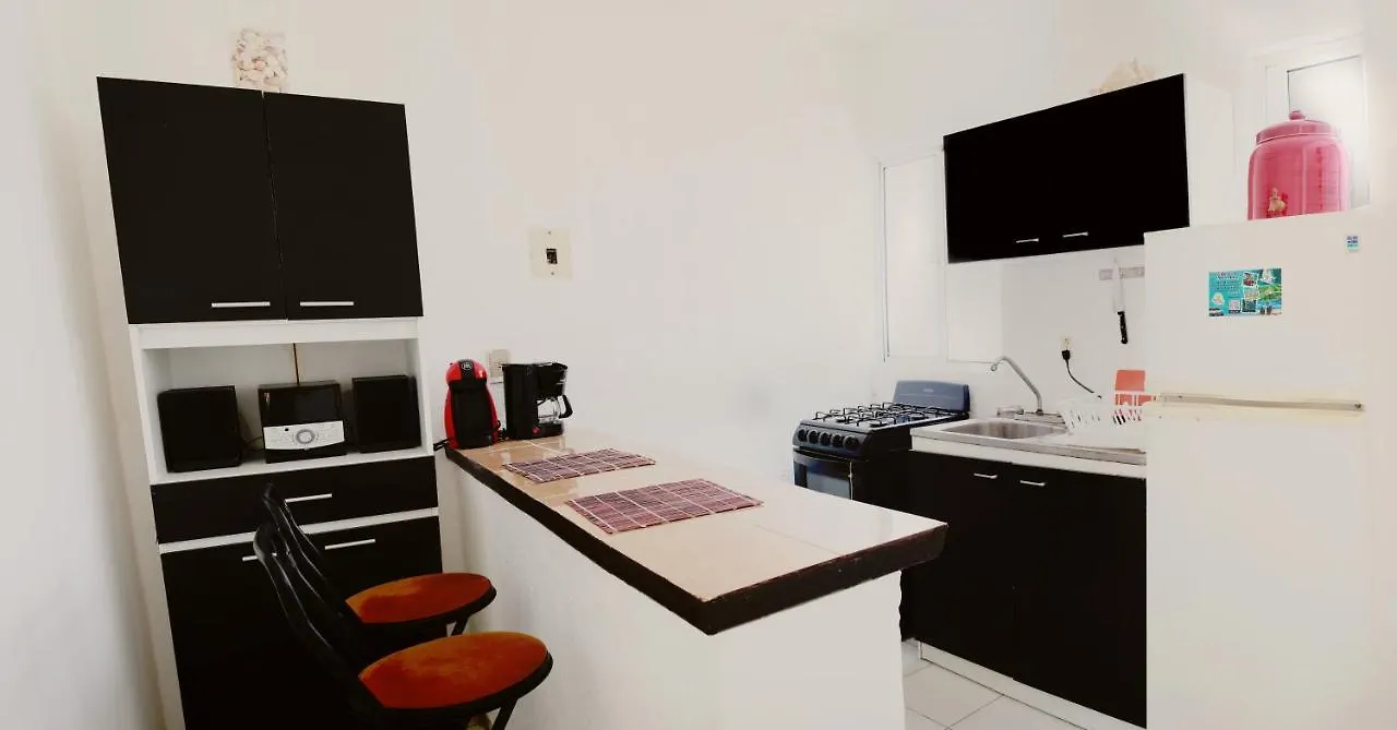 Cómodo Cuarto, Jacuzzi Rooftop, AC Cancún Habitación en casa particular