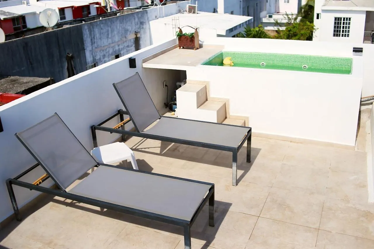 Comodo Cuarto, Jacuzzi Rooftop, Ac contacts